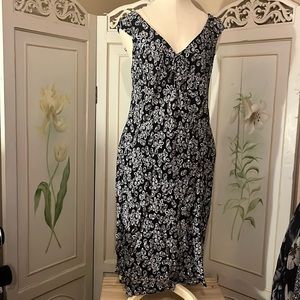Loft black and white lined rose print dress size 8P. New without tag